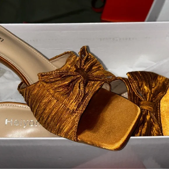 Women's Elegant Gold Heels - Picture 3 of 3